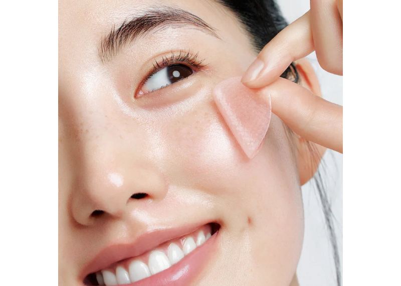 Anwendung der Abib PDRN Retinal Eye Patches unter den Augen