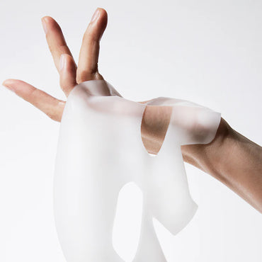 Anwendung der Biodance Hydro Cera-nol Real Deep Mask im Gesicht