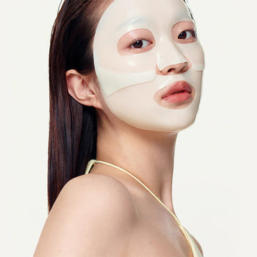 Anwendung der Biodance Radiant Vita Niacinamide Real Deep Mask im Gesicht