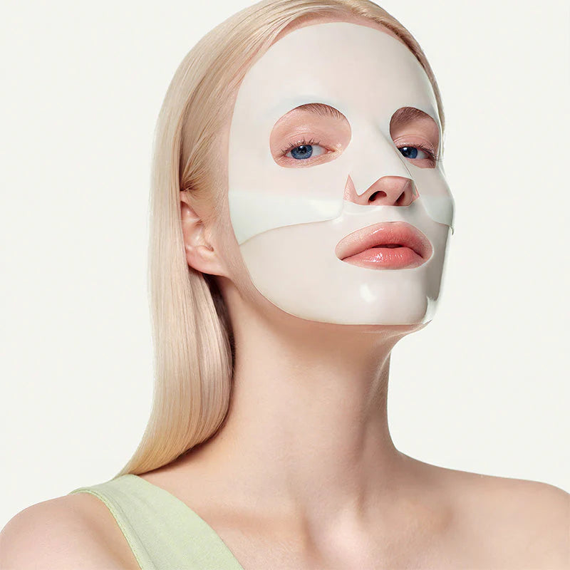 Anwendung der Biodance Refreshing Sea Kelp Real Deep Mask im Gesicht