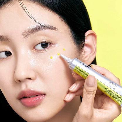 Anwendung des Celimax The-A Retinol Shot Tightening Boosters im Gesicht