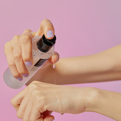 Textur des COSRX BHA Blackhead Power Liquid auf der Haut
