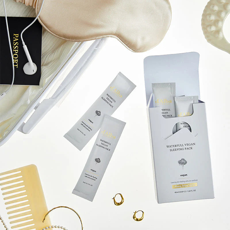 Anwendung der d'Alba Waterfull Vegan Sleeping Pack im Gesicht