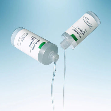 Textur des EQQUALBERRY Swimming Pool Toners