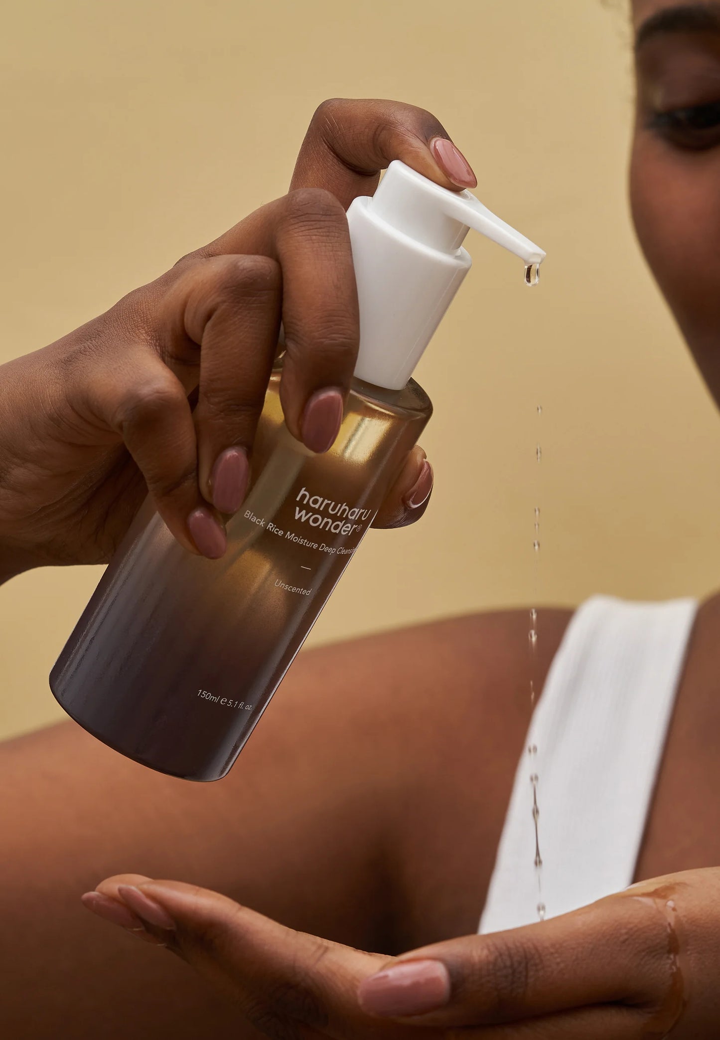 Haruharu Wonder Black Rice Moisture Deep Cleansing Oil Textur