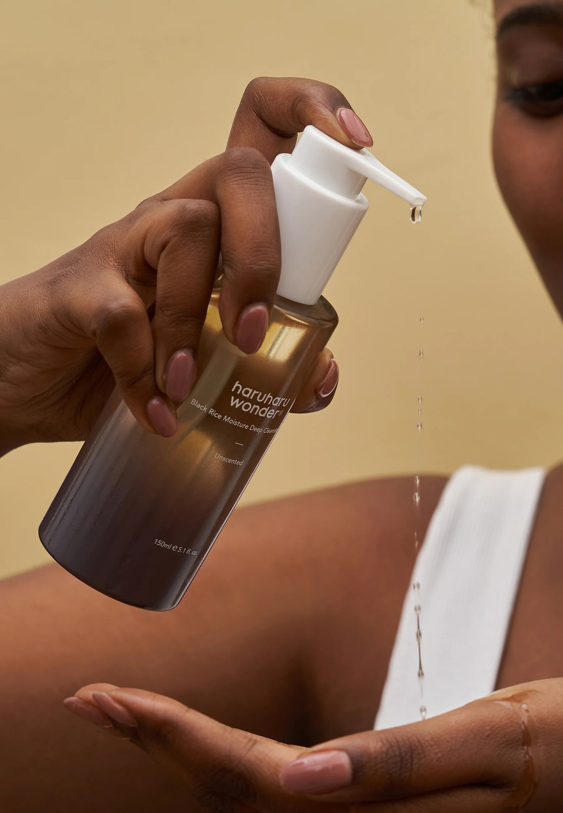 Haruharu Wonder Black Rice Moisture Deep Cleansing Oil Textur