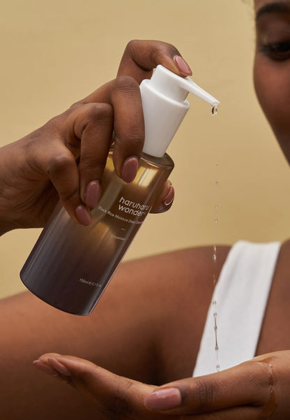 Haruharu Wonder Black Rice Moisture Deep Cleansing Oil Textur