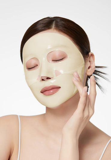 Textur der Brightening Gel Mask auf der Haut