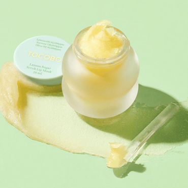 Textur der TOCOBO Lemon Sugar Scrub Lip Mask mit Peeling-Effekt