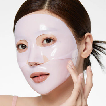 Anwendung der Medicube PDRN Pink Collagen Gel Mask auf dem Gesicht