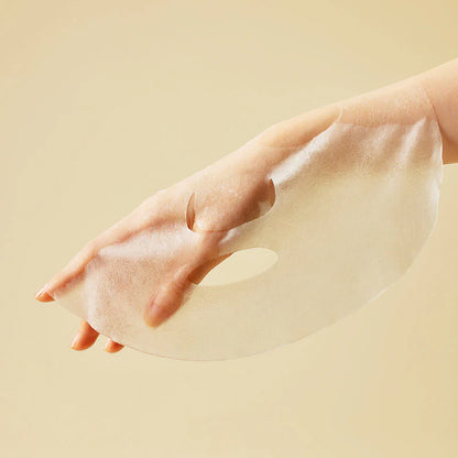 Anwendung der Some By Mi Yuja Niacin Serum Mask im Gesicht